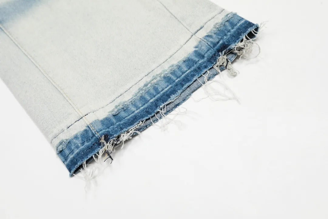 #8103 P240💰 GALLERY DEPT High Street Washed Embroidery Color Letters Water Ripple American Flare Pants Jeans -Original purchase and pattern making to truly restore the ultimate vintage texture -Original hardware accessories, washed and other elevators, QR code analysis are all purchased from the original factory, high degree of restoration, you are welcome to compare with a certain product ~ -Three-dimensional version Loose and comfortable, not picky about the figure, taller and slimmer, factory Seiko, original factory quality control, same style for men and women, can be matched with couples Versatile recommendation: must-have jeans for all seasons Color: blue Size: S-XXL (28-36)